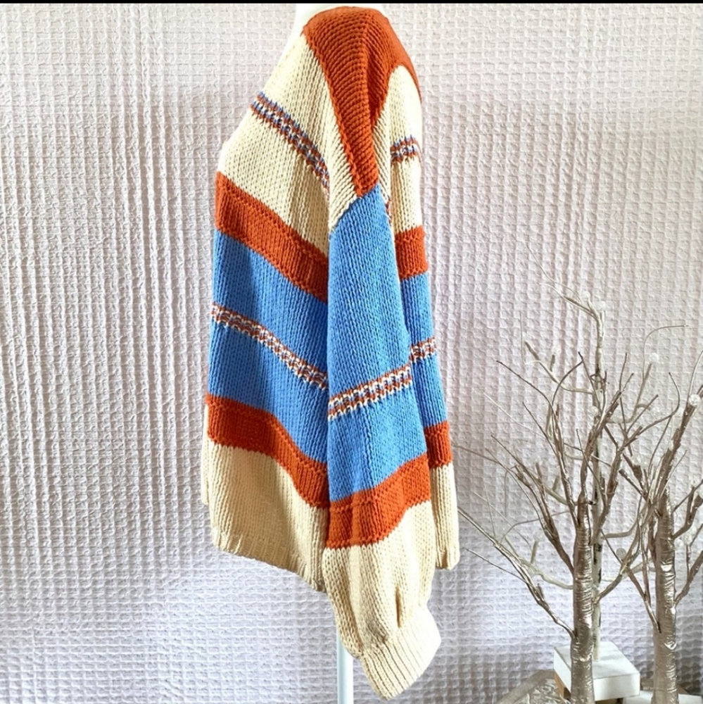 GORGEOUS SWEATER - Picture 3 of 7